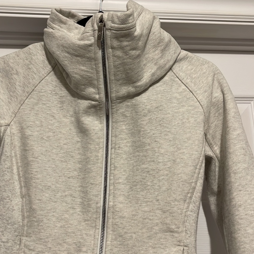 Lululemon Radiant Jacket II, Heathered Ivory. Pristine. Small. HP! - Picture 10 of 13